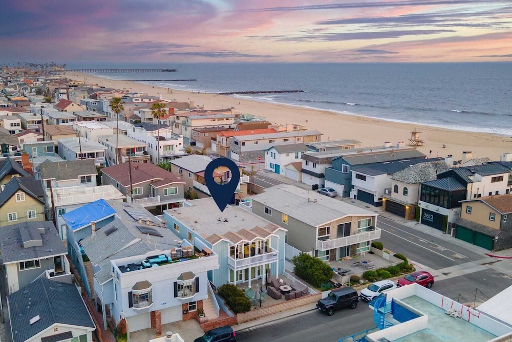 Topside Newport Rooftop Balcony + Ocean Views + Walk to Pier, Marina Village