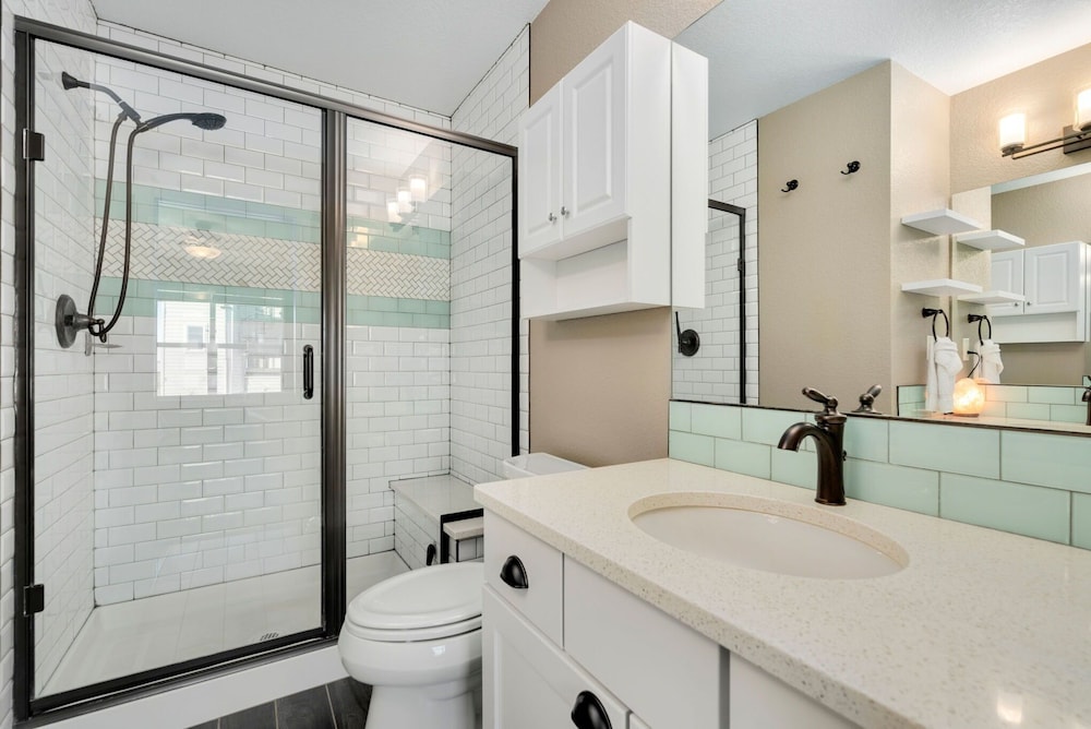 Old Town North Getaway King Beds & Game Room!
