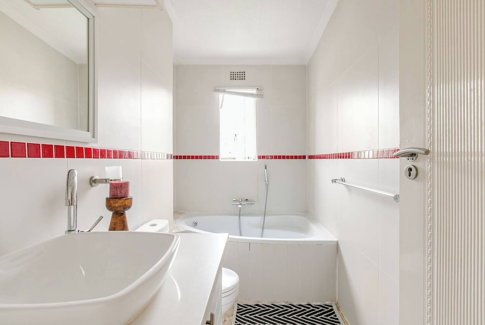 Cosy 2bed in Heart of Sandton