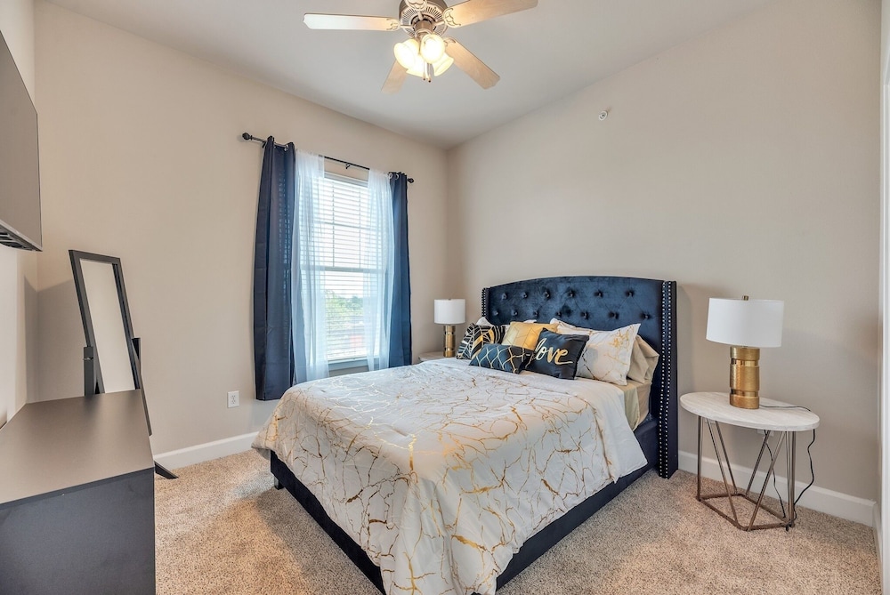 City View & Poolview Apartment With Full Kitchen 2 Bedroom Apts by Redawning - Image 4