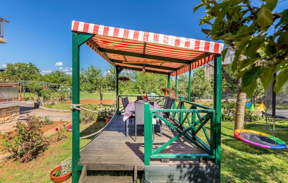 Amazing Home in Fazana With 3 Bedrooms and Wifi