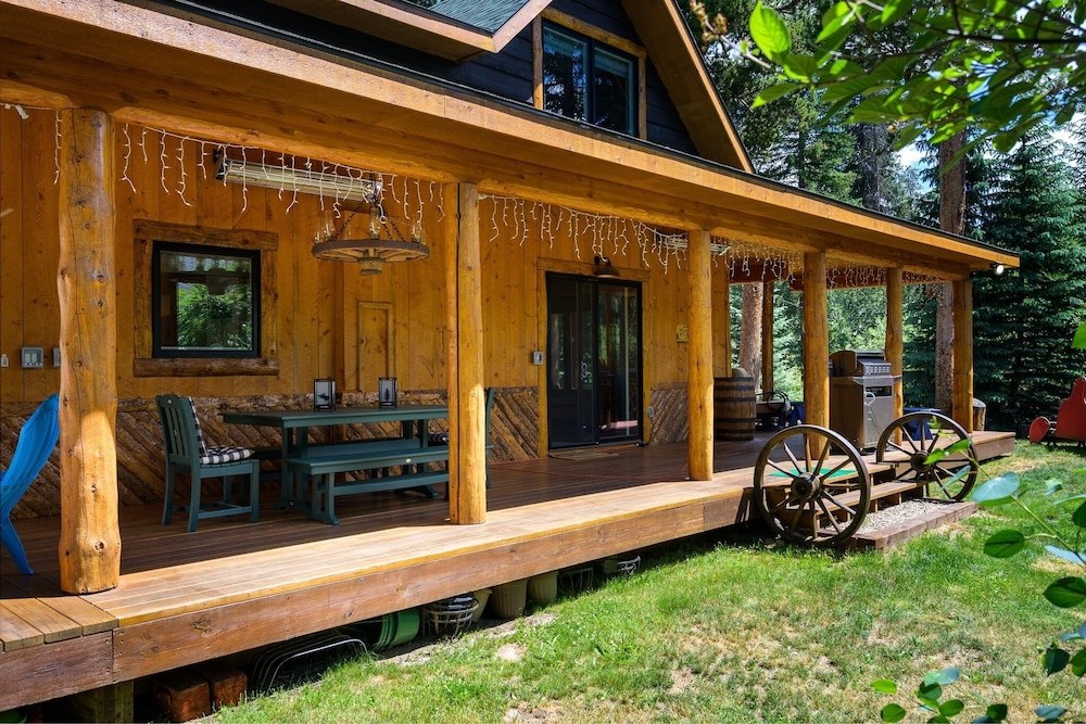 The River House 3 Bedroom Cabin
