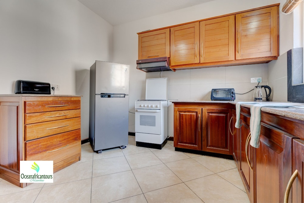 Sunset Boulevard Beachfront Apartment view 4