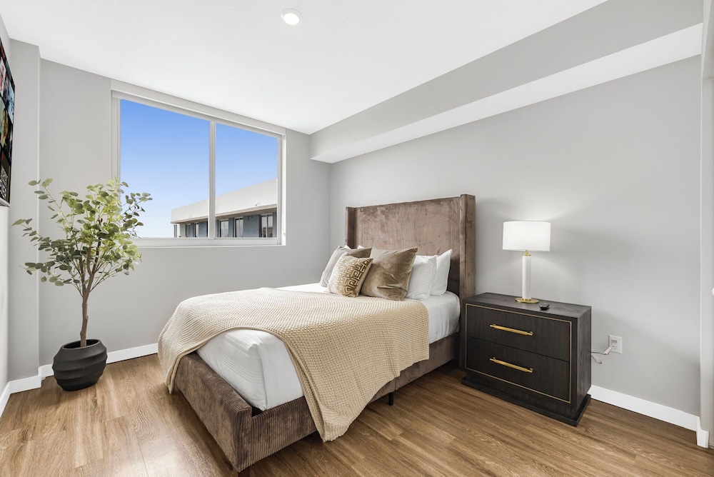 Stylish City-View Condo Pool Access