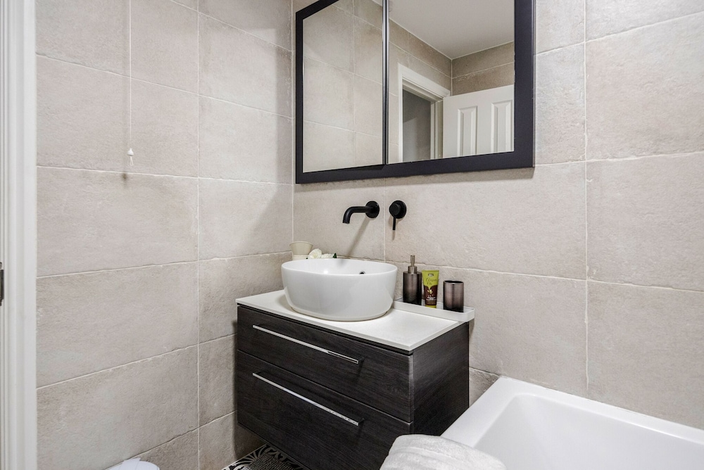 MPL Apartments The Junction Corporate Lets 2 Bed/free Parking view 3