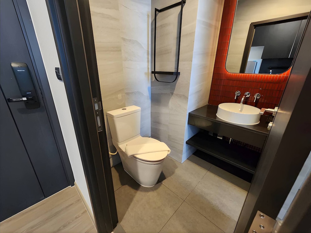 Elegant Room With Roof Top Pool - Best In Pattaya