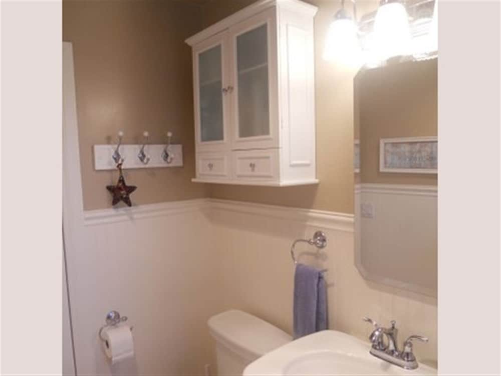 Beautiful 1 Bed Beach Condo #122 1 Bedroom Condo by RedAwning