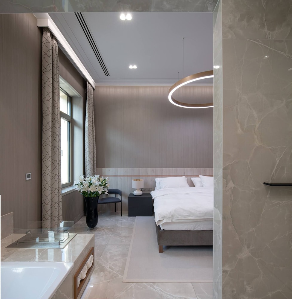 Luxury Penthouse In Downtown view 5