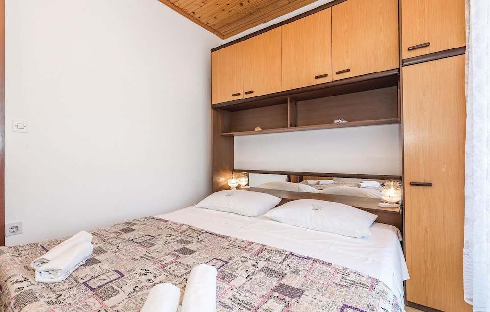 Stunning Home in Kampor With Wifi and 2 Bedrooms view 5