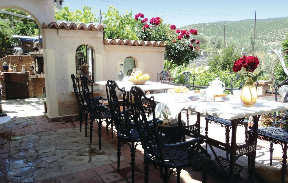 Stunning Home in Xiropigado With Wifi and 2 Bedrooms view 2