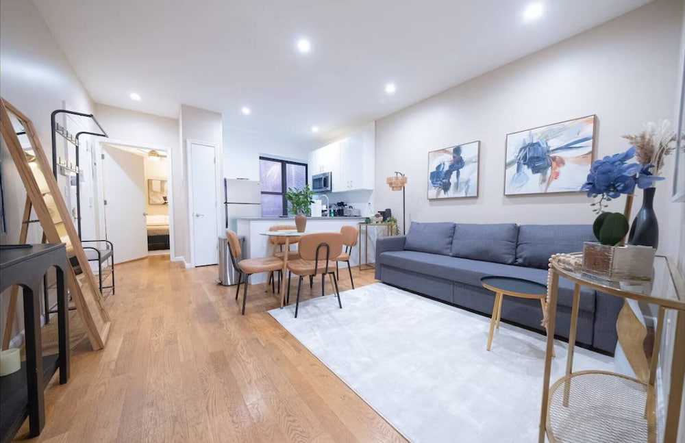 3 Bedroom Apartment Located In Manhattan