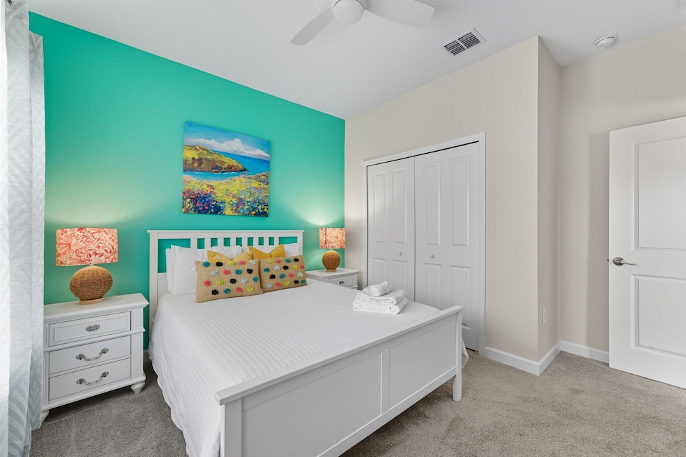 Modern 5BR Retreat Pool Water Park More