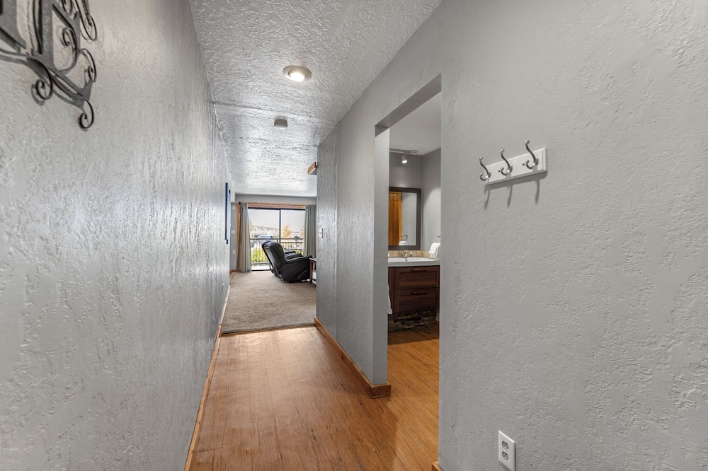 Lake Cliffe #108, Building F
