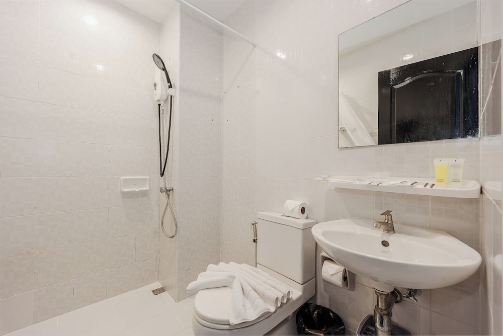 1BR Condo Pool Gym Near Beach C237