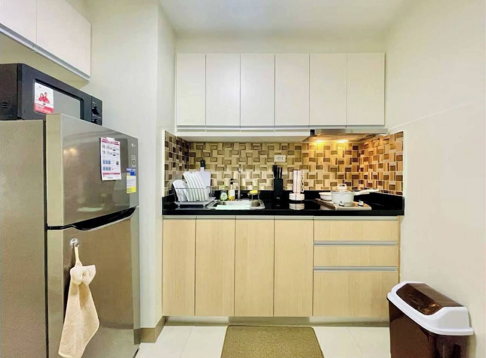 Cozy 1-bedroom Retreat in Iloilo City With City Views