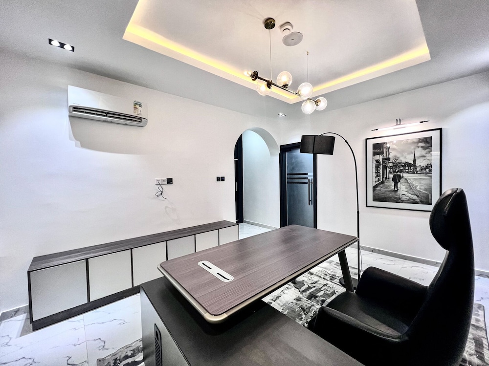 Luxury, Contemporary 4-bed Apartment in Ikoyi view 2