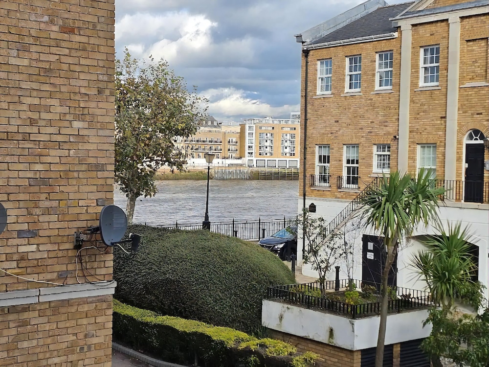 Rotherhithe Riverside Flat