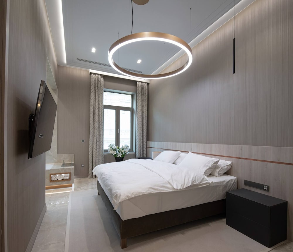 Luxury Penthouse In Downtown view 2