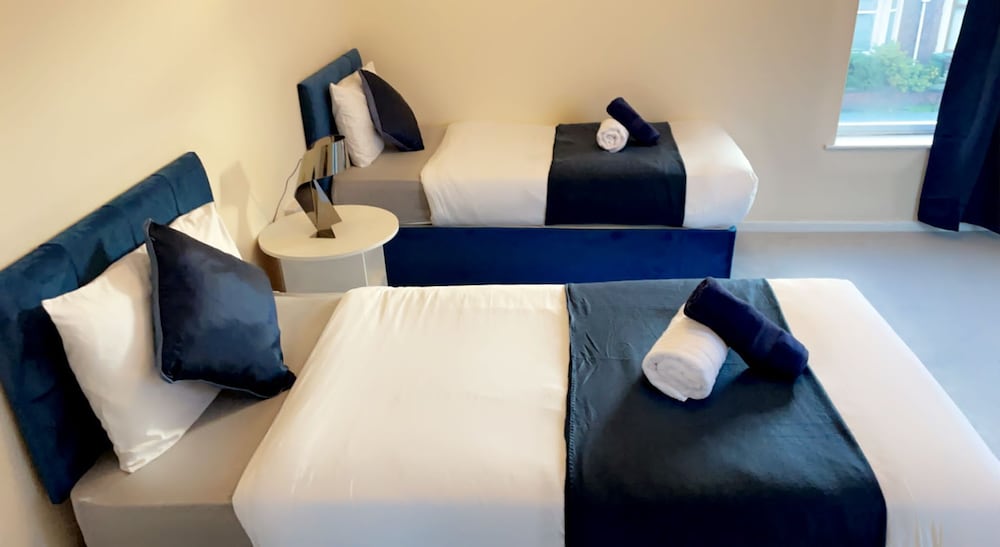 Impeccable 1-bed, Sleeps 2, Free Parking view 4
