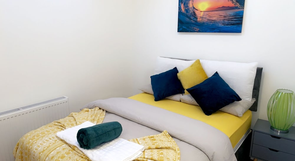 Inviting 2-bed, Sleeps 5 view 3
