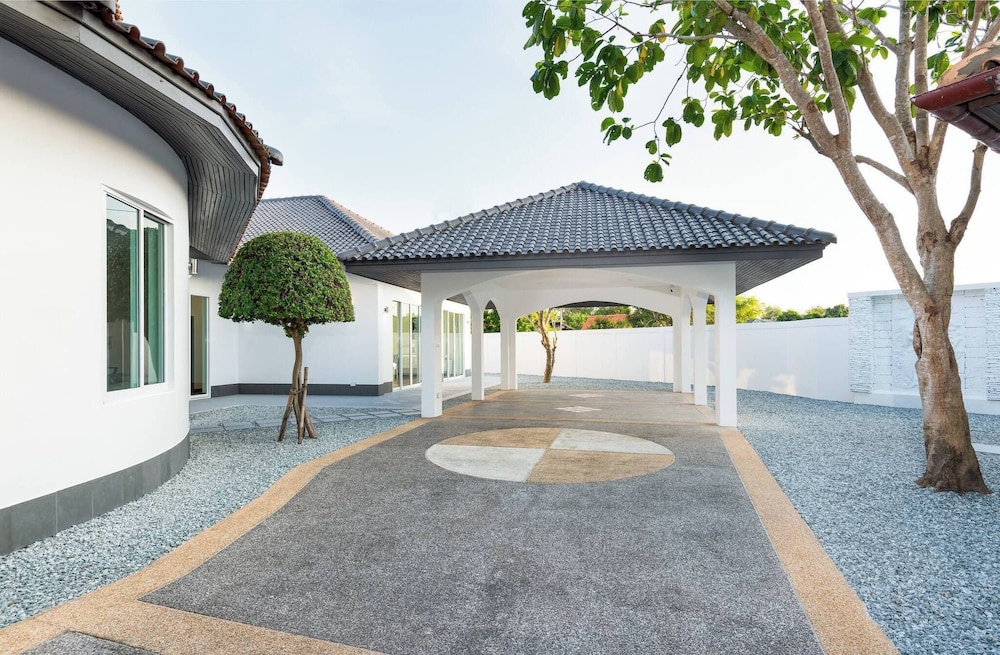 Luxury 4BR Private 425sqm Party Pool Villa
