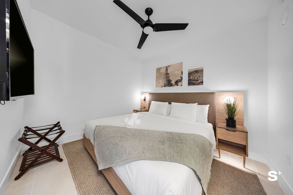 Elegant DTW Living 1BR with City Views