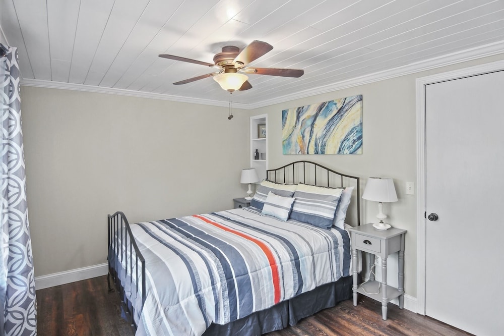 Randall Lake Retreat-limit 7 3 Bedroom Villa by Redawning view 4