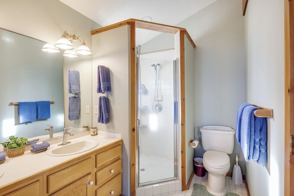 Lakeview Hideaway 3bdr for 8 w/ Private Hot Tub!