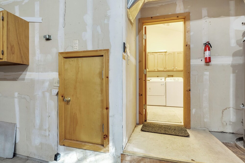 Lakeview Hideaway 3bdr for 8 w/ Private Hot Tub!
