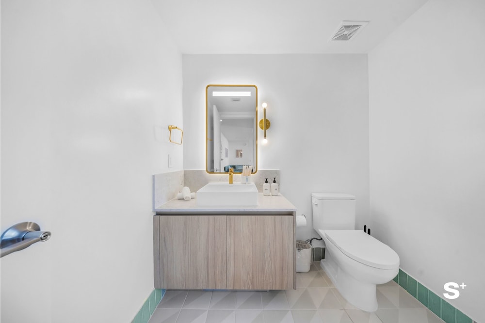 City Luxe Retreat Modern 2-BR