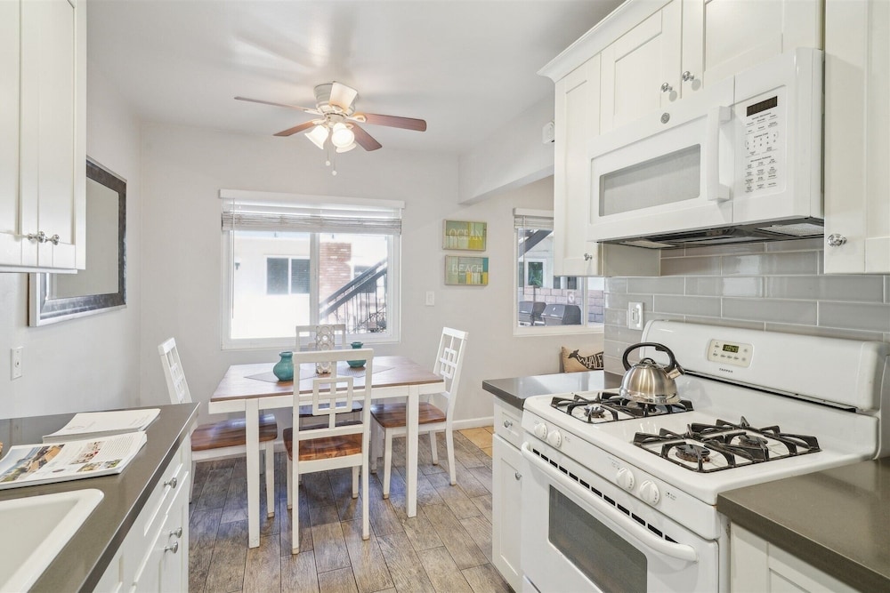 Beautiful 2 Bed Beach Condo #104 2 Bedroom Condo by RedAwning