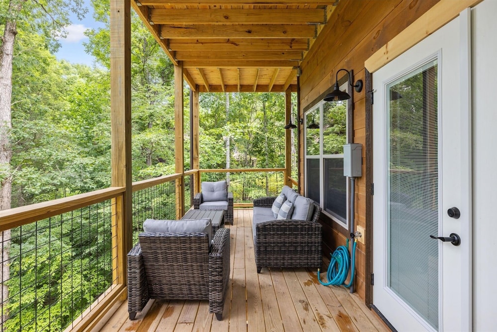 Antler Ridge 3 Bedroom Cabin by RedAwning view 5