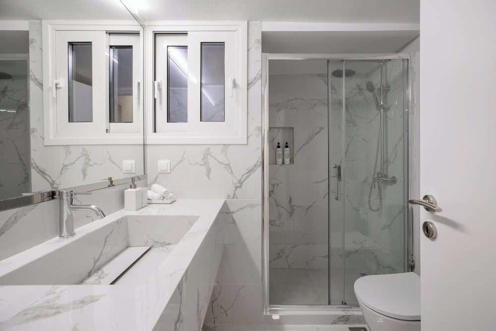 Acropolis Museum Apartment by A&A
