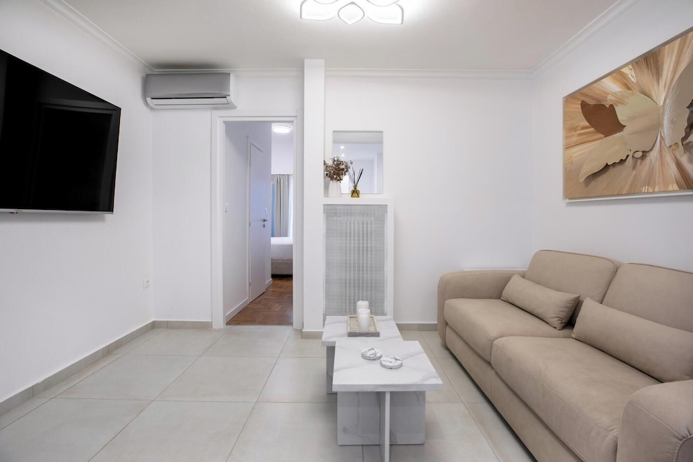 Acropolis Museum Apartment by A&A
