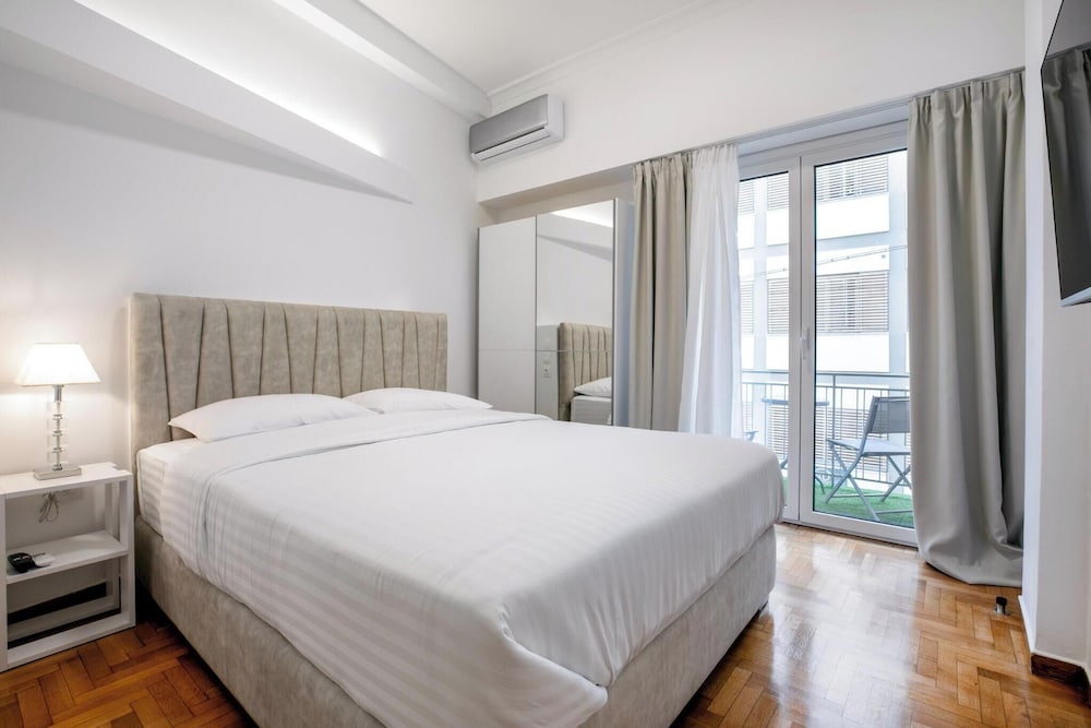 Acropolis Museum Apartment by A&A