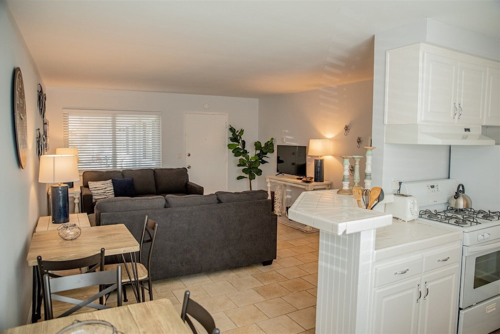 2 Bed Beach Condo #125 2 Bedroom Condo by Sunset Shores Condominiums