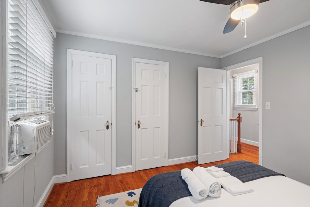Charming Townhouse Retreat by Cozysuites