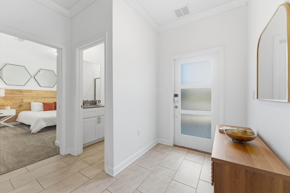 Chic 4BR Disney Retreat With Pool Mickey Rooms