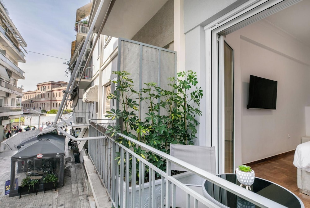 Acropolis Museum Apartment by A&A