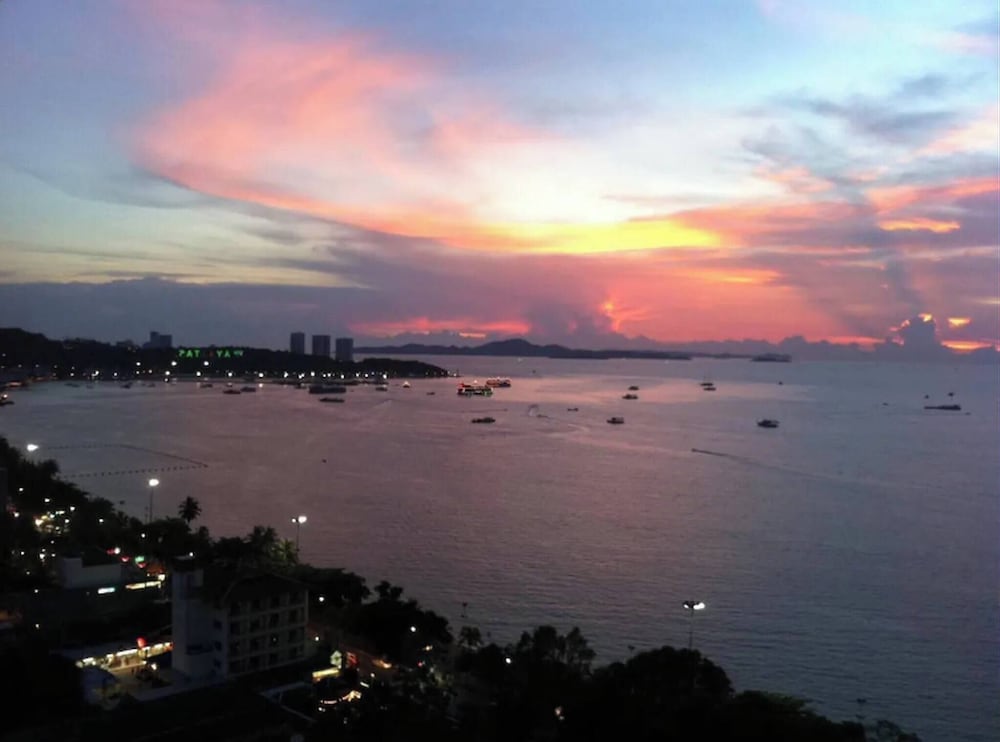 2 Bed Room Beautiful Location - Central Pattaya