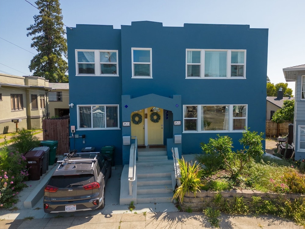 Centrally Located Bright 2 Bedroom 2 Duplex by Redawning view 4