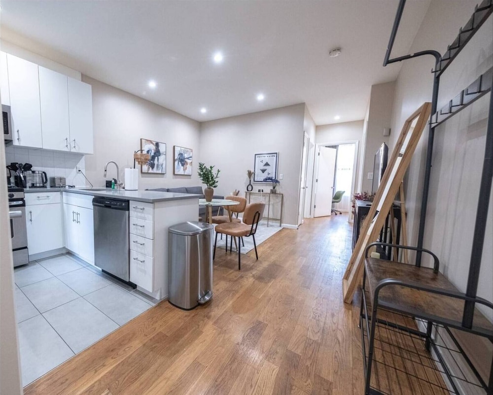 3 Bedroom Apartment Located In Manhattan
