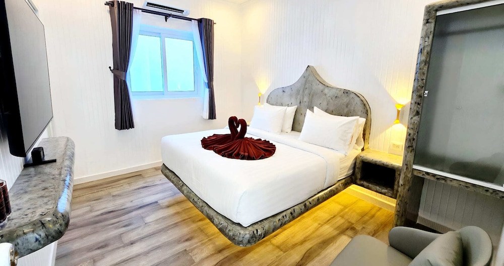 LUMALAND Luxury Pool Villa Pattaya Walking Street