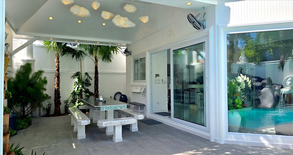LUMALAND Luxury Pool Villa Pattaya Walking Street