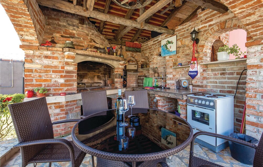 Stunning Home in Ozalj With 5 Bedrooms, Wifi and Outdoor Swimming Pool view 5