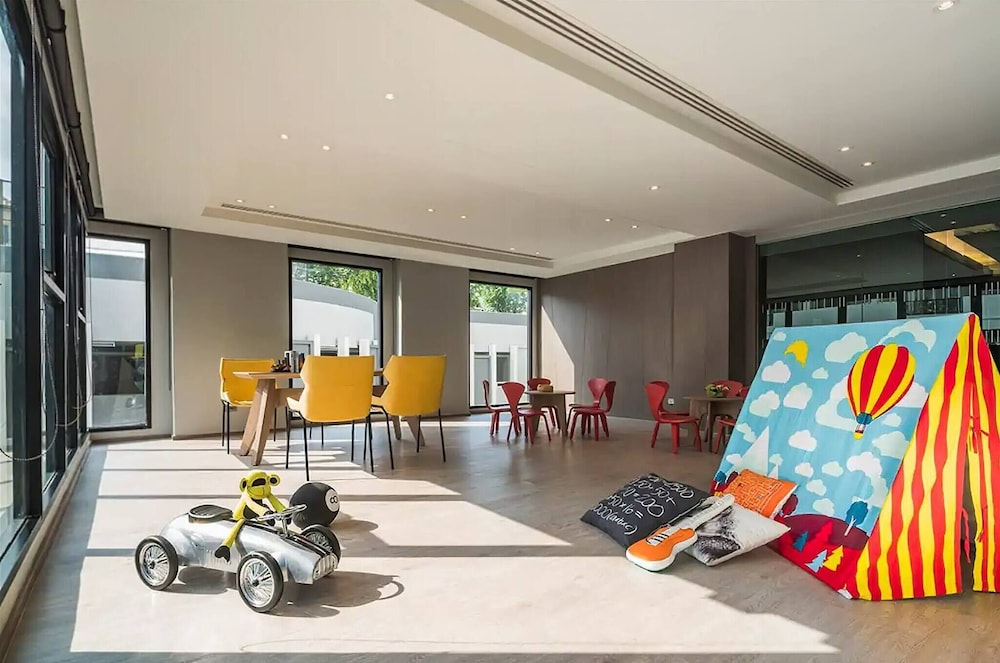 Best Location of Pattaya, Sky Pool and Close to The Beach