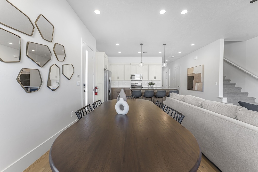 Villa #38 At Bloomington Country Club - Aaa Gateway 4 Bedroom Townhouse