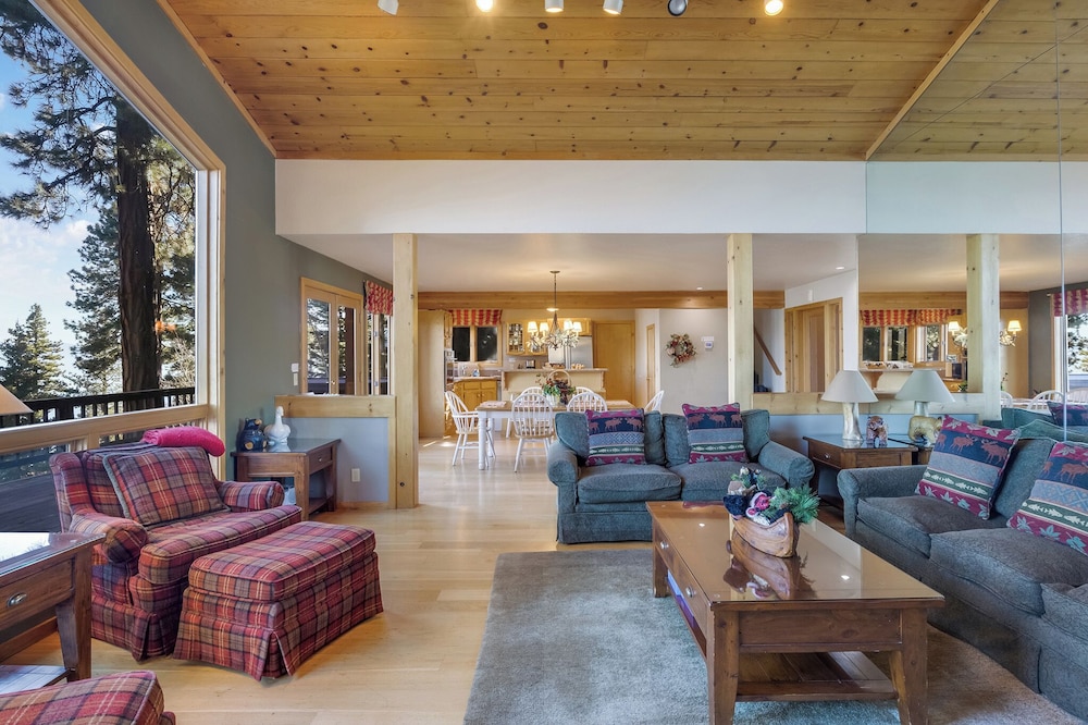 Lakeview Hideaway 3bdr for 8 w/ Private Hot Tub!