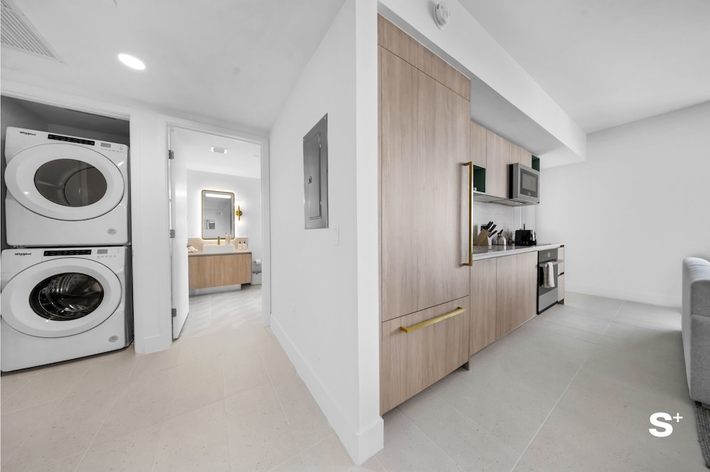 City Luxe Retreat Modern 2-BR