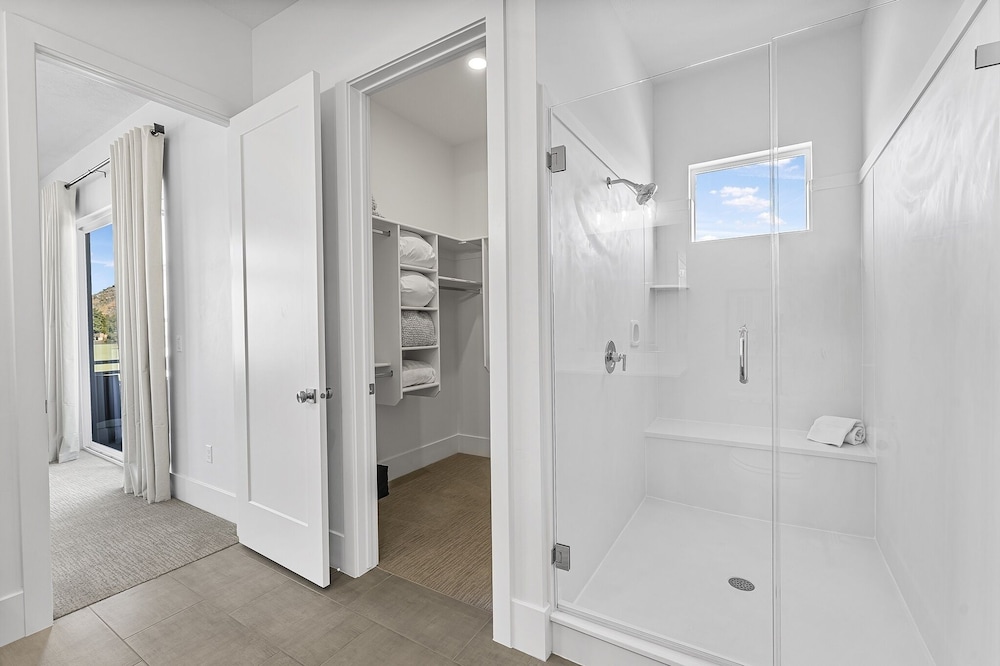 Villa #38 At Bloomington Country Club - Aaa Gateway 4 Bedroom Townhouse